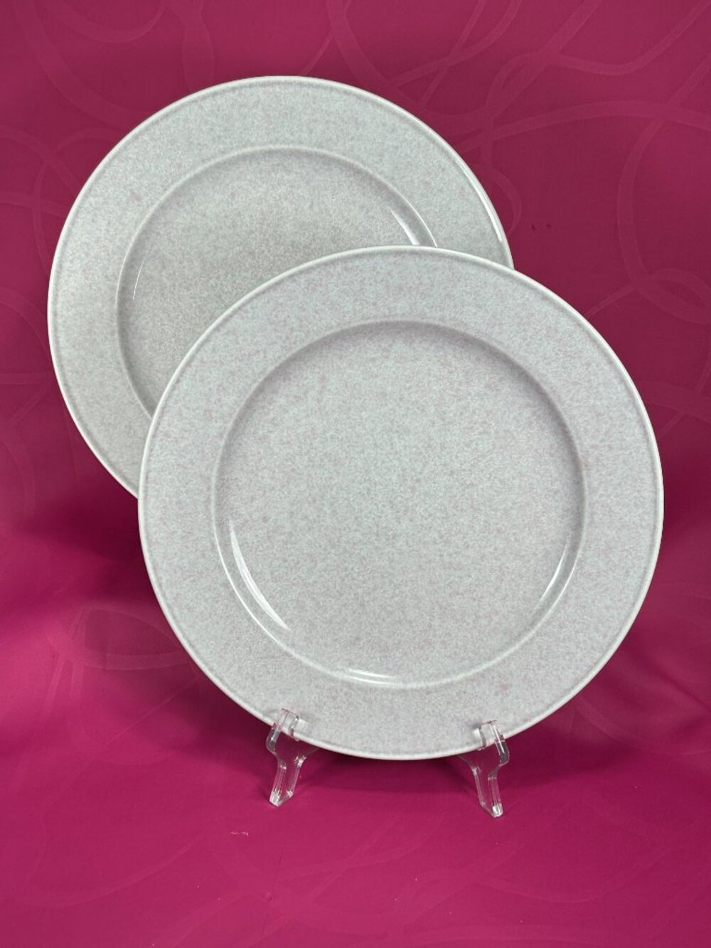 2 dinner plates. Mikasa Japan Ultrastone Pink CU126